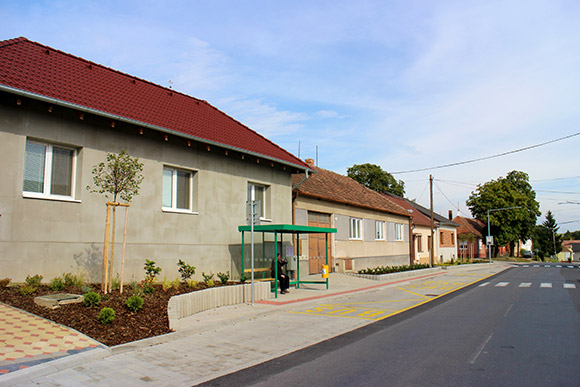 Autobusové nástupište Horné Orešany